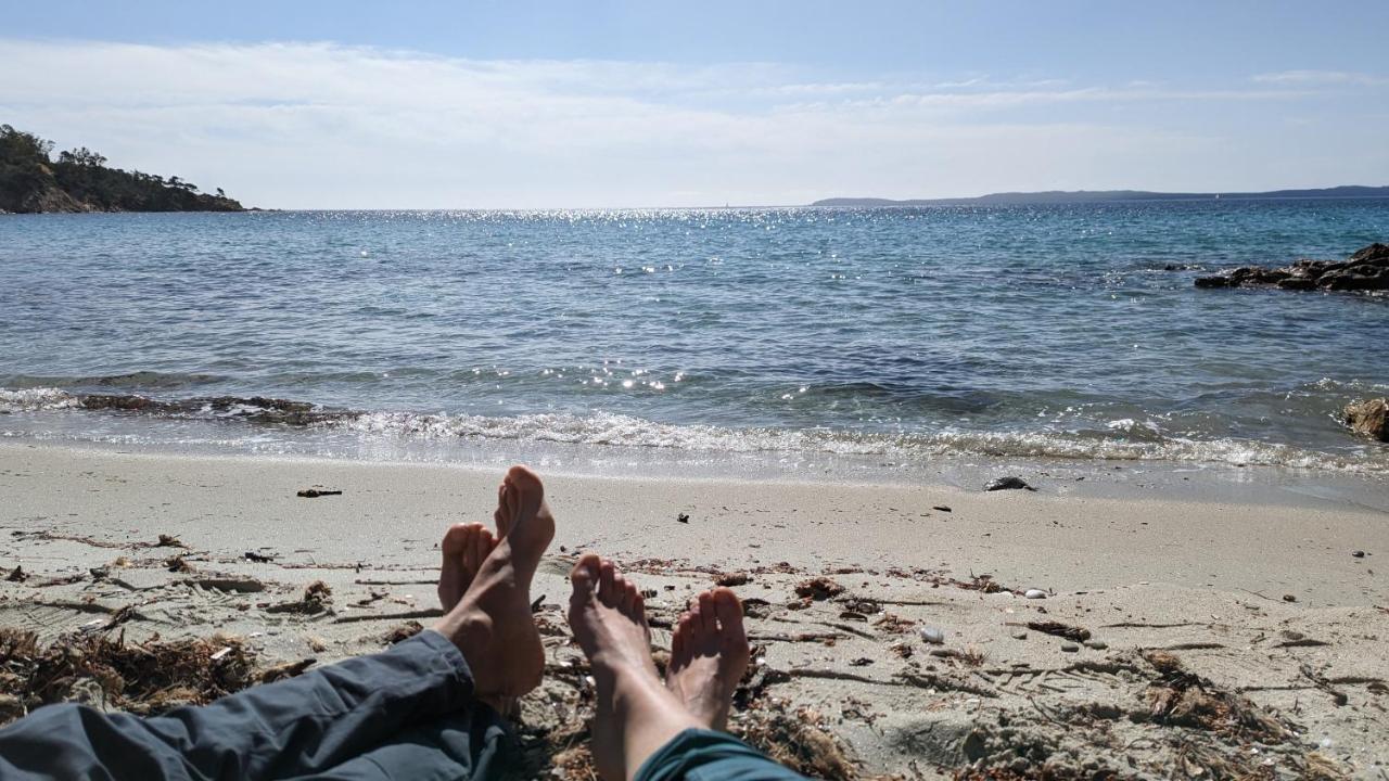 Studio Climatise Avec Coin Nuit 150M De La Plage Le Lavandou Bagian luar foto